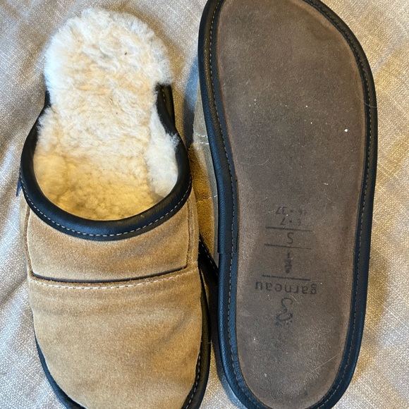 GARNEAU Slippers - Picture 3 of 4